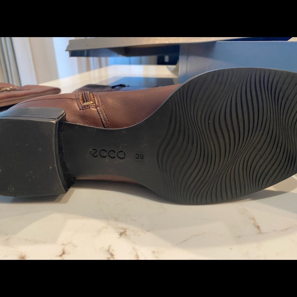 Ecco Sullivan riding boot. Size 8-8 1/2. Euro 39. This boot fits closer to an 8.